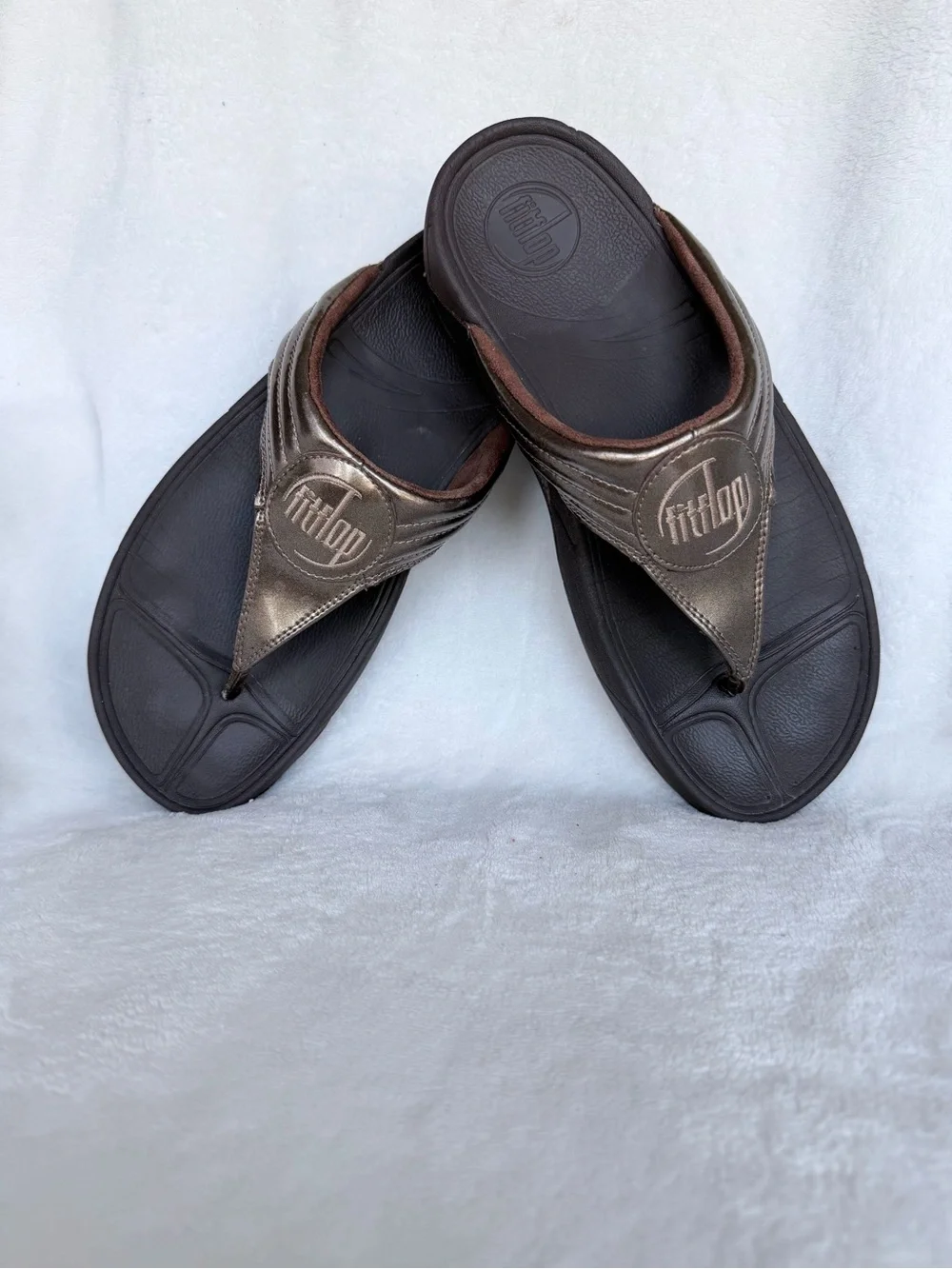 FitFlop Sandals Womens Size 8 Gold Thong Wedge Flip Flops Comfort Toning Slip On